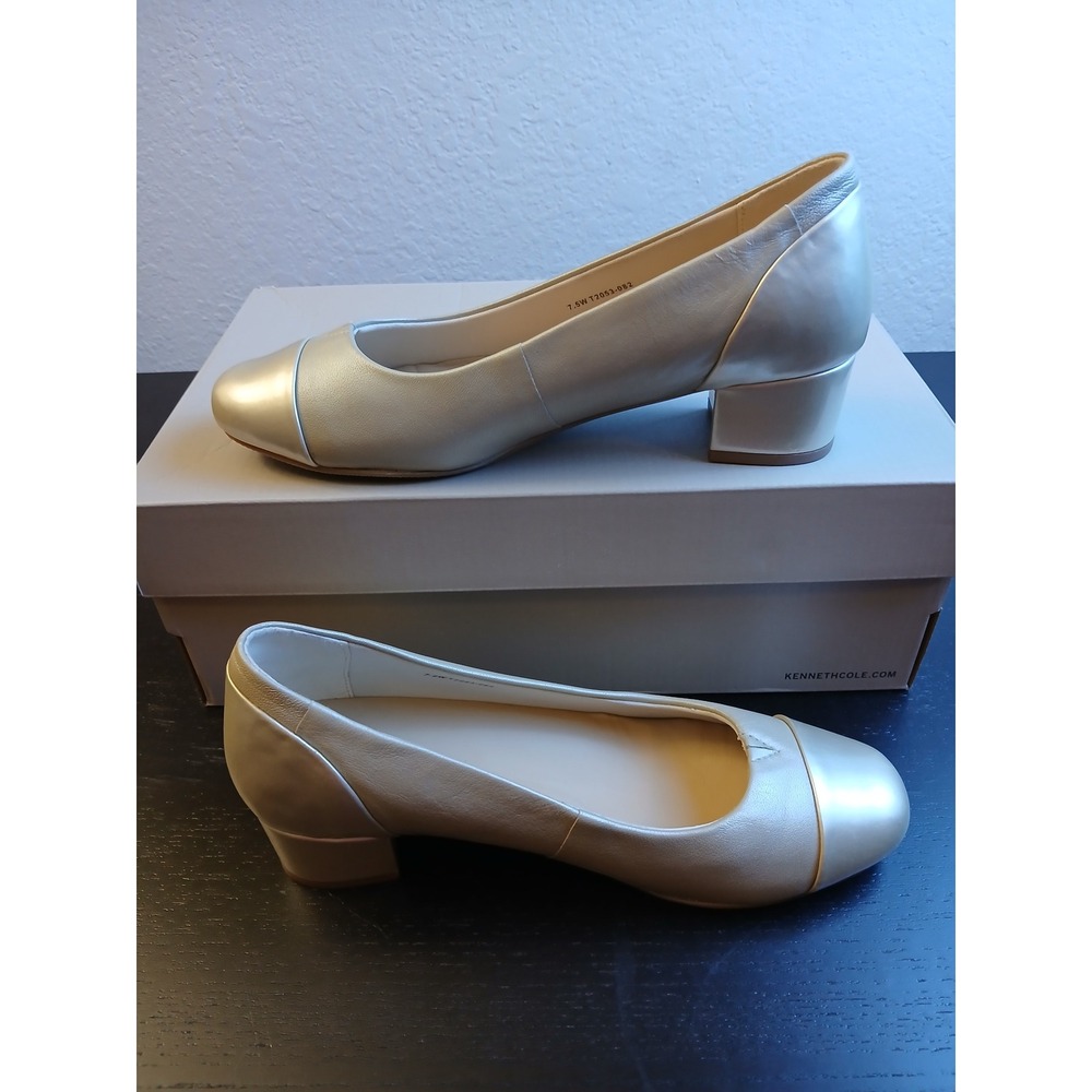 Trotters Women 7.5W Champagne Gold Metallic Cap Toe Block Heel Pumps T2053-082